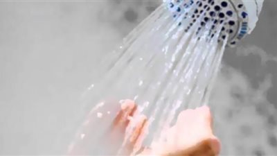 أيهما أفضل الاستحمام بالماء الساخن أم البارد في الشتاء