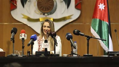100 سيدة فلسطينية وأردنية ترافق دلال أبو أمنة في مهرجان جرش