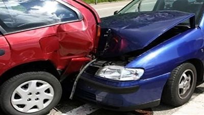 تصادم سيارتين في الجيزة وإصابة 5 أشخاص