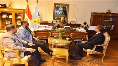 محافظ أسيوط يلتقي أمين عام مدارس سنودس النيل لبحث إنشاء المدارس الجديدة