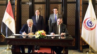 وزيرا الصحة والبترول يشهدان توقيع بروتوكول تعاون مع مؤسسة إيني الإيطالية