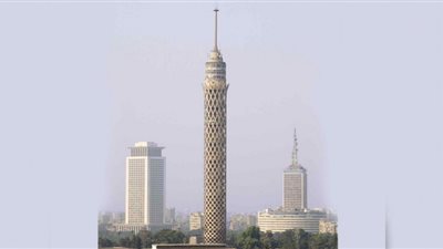 أمن القاهرة يُنقذ فتاة حاولت إنهاء حياتها أعلى برج القاهرة