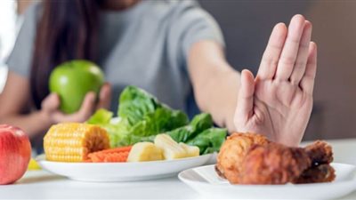 6 أكلات ممنوع تناولها لمن يعانون من التهاب الحلق.. أطباء يحذرون