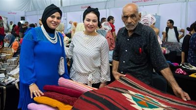 معرض لمستلزمات المدارس بأسعار مخفضة بحدائق الأهرام