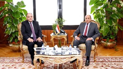 الفريق عباس: حريصون على إتاحة كل خدمات الشحن الجوى لنقل الصادرات المصرية للأسواق الخارجية