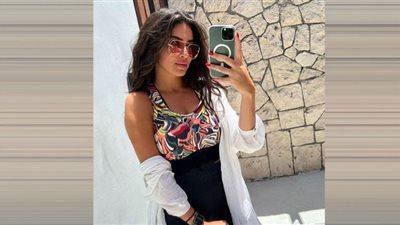 ميرنا نور الدين على شاطيء البحر.. إطلالة ساحرة (صور)