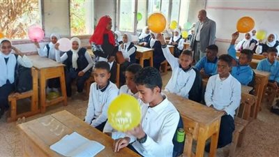 مدارس أسوان تستقبل العام الدراسي بالبالونات والأعلام المصرية