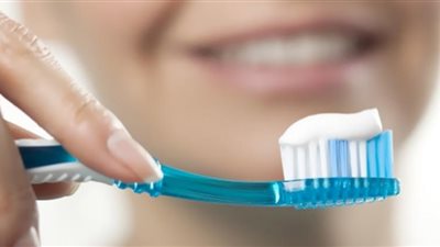 أطعمة تضرر بصحة الأسنان.. طبيبة توضح