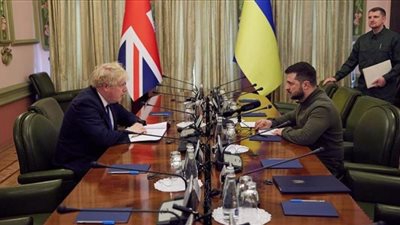 جونسون رئيسًا لوزراء أوكرانيا.. تكتيك سياسي لإنقاذ زيلينسكي