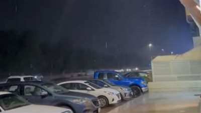 أمطار غزيرة بمدينة بجدة وتعليق الدراسة (شاهد)