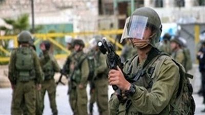 قوات الاحتلال تعتقل 8 فلسطينيين بالضفة الغربية