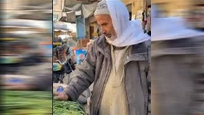مجهولون يسرقون سيارة بائع الخضار أثناء صلاته (شاهد)