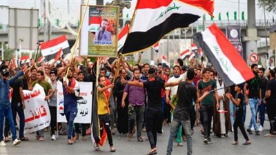 متظاهرون عراقيون يعلنون الاعتصام المفتوح داخل البرلمان