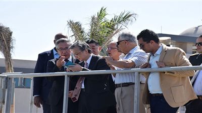 السفير الياباني يزور محطة معالجة مياه بحر البقر