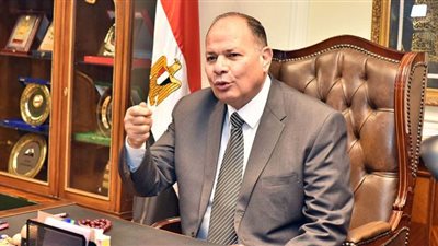 محافظ أسيوط يعلن دعمه لتطبيق قانون المحال العامة الجديد والبدء في تلقي طلبات المواطنين