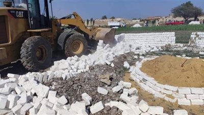 إزالة 3 حالات تعدي بالبناء المخالف ومصادرة مواد ومعدات في بني سويف