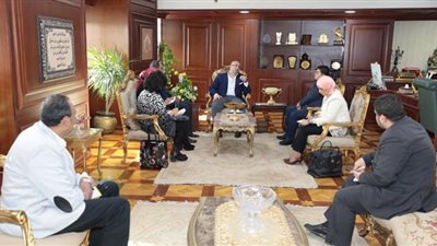 محافظ بني سويف يناقش مشروع الدعم الفني لوزارة التنمية المحلية في مجالات اللامركزية