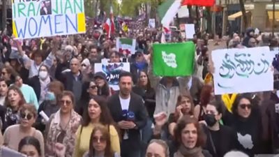 نواب فرنسيون يتظاهرون ضد إيران في باريس (فيديو)