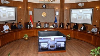 رئيس جامعة قناة السويس يلتقى بأعضاء مجلس اتحاد طلاب جامعة الإسماعيلية