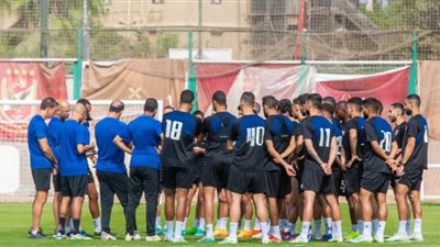 كولر وعبدالحفيظ يجتمعان بلاعبي الأهلي