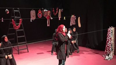 انطلاق العرض المسرحي 