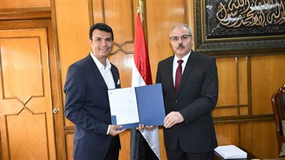 رئيس جامعة قناة السويس يصدر قرارًا بالتجديد لعميد التقنية الحيوية