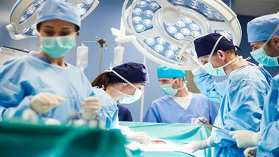 لجنة زراعة الأعضاء تجيز نقل الأجزاء التناسلية.. لا علاقة لها بالأنساب (فيديو)