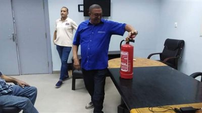 تدريب العاملين بمستشفى سوهاج التعليمي على خطة الإخلاء والحريق