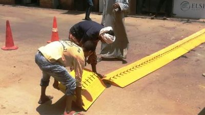 أسوان: تركيب مطبات شوكية بالشوارع لمنع السير عكس الإتجاه