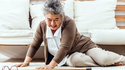 هل مكملات فيتامين (د) تحمي كبار السن من كسور العظام؟.. دراسة تكشف كارثة