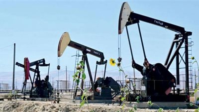 أسعار النفط تواصل الارتفاع.. وبرنت يسجل 77.99 دولار للبرميل