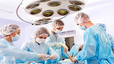 نقل الأعضاء واختلاط الأنساب.. أستاذ جراحة الكلى يوضح الحقيقة