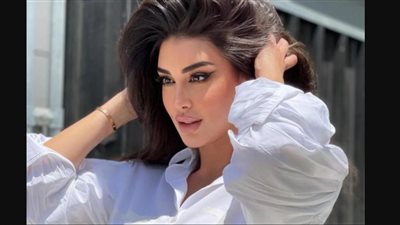 ياسمين صبري تثير الجدل بعد ظهورها بالفوشيا| صور