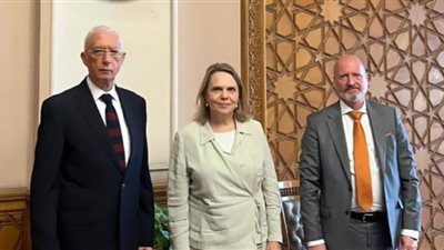 السفير حمدي لوزا يبحث عملية السلام في الشرق الأوسط وإفريقيا