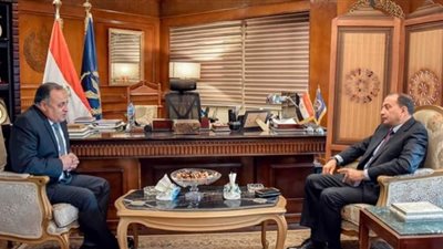 رئيس جامعة بني سويف يهنئ مدير الأمن الجديد