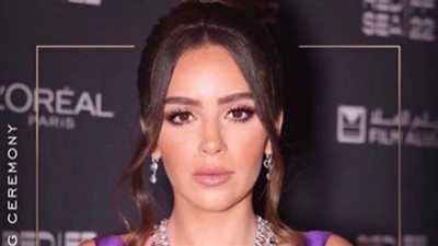 جميلة عوض تسرق الأضواء بالبنفسجي (صور)