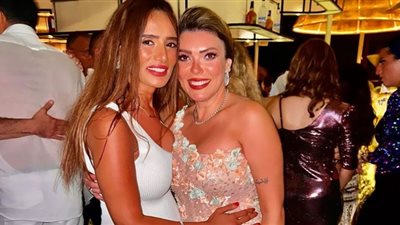 زينة تطل بالأبيض في أحدث ظهور (صور)