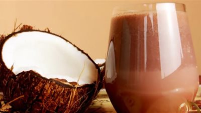 طريقة عمل ميلك شيك بجوز الهند والشوكولاتة