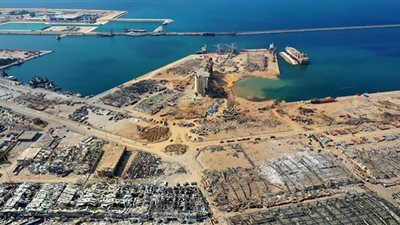 العمل بميناء بيروت متواصل والصوامع الأخرى معرضة للانهيار