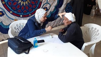 فحص 1200 مريض حصاد قافلة جامعة الزقازيق بقرية سماكين الشرق بالحسينية
