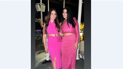 الفوشيا يعكس جمال درة في أحدث ظهور| صور