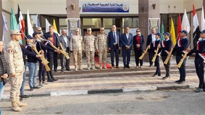 وكيل تعليم الإسماعيلية يتفقد مدرسة السلام الزخرفية العسكرية