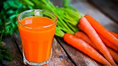 يرطب البشرة ويوحد لونها.. فوائد عصير الجزر للجلد