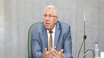 إحالة مسئولين بالإدارة الزراعية ببنها وجمعية كفر الأربعين للنيابة الإدارية