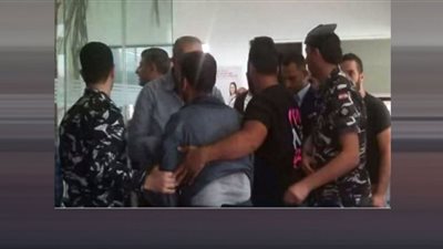 اقتحام مصرف لبناني جديد.. اللص عرض كليته للبيع بسبب ضائقة مالية (فيديو)