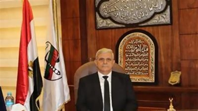 التحقيق في تداول صور لتراكم قمامة بمحيط مدرسة في أشمون