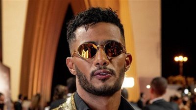 (صور) محمد رمضان في أحضان إسرائيلية بالبكيني| هل يُكرر فضيحة 2020؟