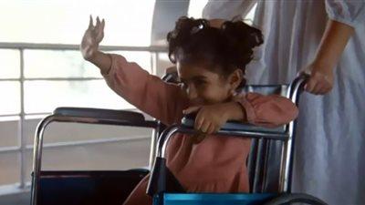 عزة مصطفي: الطفلة يقين أبوها استخدمها درع بشري أثناء مداهمة الجيش