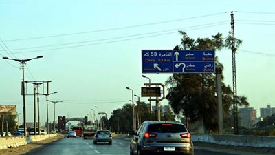 اعادة الحركة المرورية بزراعى القليوبية بعد رفع آثار تصادم سيارتين