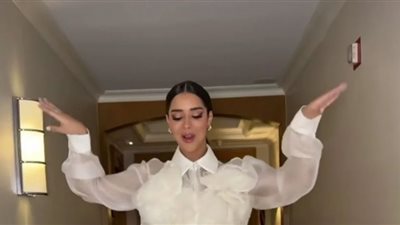 بلقيس فتحي.. سندريلا بـ«الأبيض والكشمير»